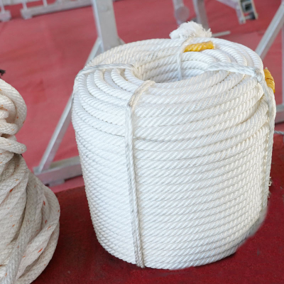 चढ़ाई में काम आने वाली रस्सी